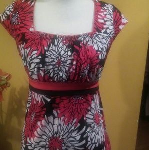 Flower patterned cap sleeved shirt